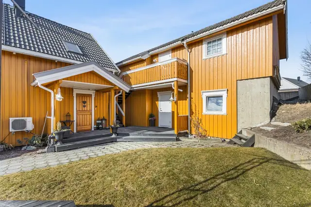 Detached house divided into 2 flats, centrally located in Veita | Good rental potential — image 3