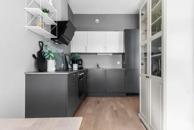Nyere & moderne rekkeshusleilighet. Flott utsikt & gode solforhold. IN-ordning. Carport m elbillader. — bilde 8