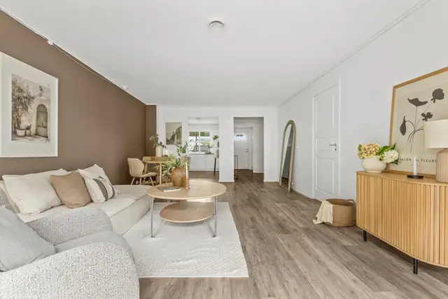 Flott 3-roms selveierleilighet med endebeliggenhet i 2. etasje. Innglasset balkong. Heis og parkeringskjeller med bod. — bilde 11