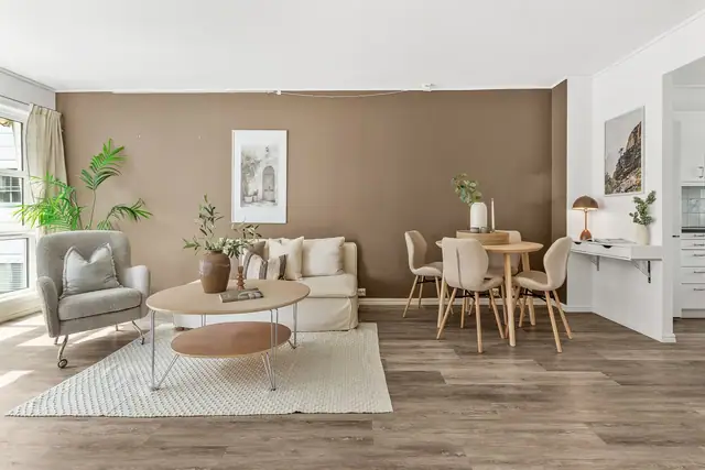 Flott 3-roms selveierleilighet med endebeliggenhet i 2. etasje. Innglasset balkong. Heis og parkeringskjeller med bod. — bilde 4