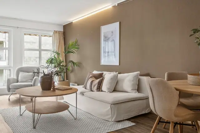 Flott 3-roms selveierleilighet med endebeliggenhet i 2. etasje. Innglasset balkong. Heis og parkeringskjeller med bod. — bilde 6