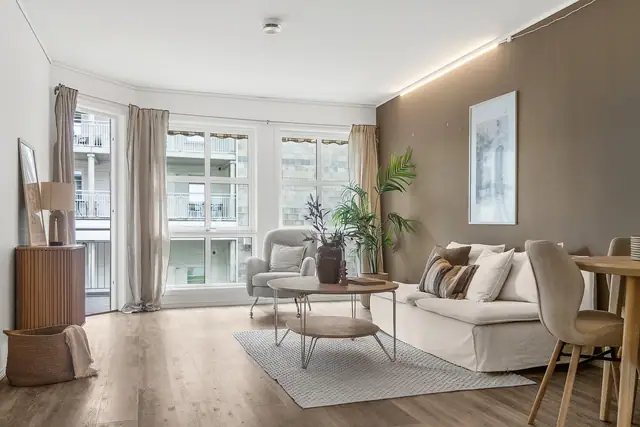 Flott 3-roms selveierleilighet med endebeliggenhet i 2. etasje. Innglasset balkong. Heis og parkeringskjeller med bod. — bilde 8