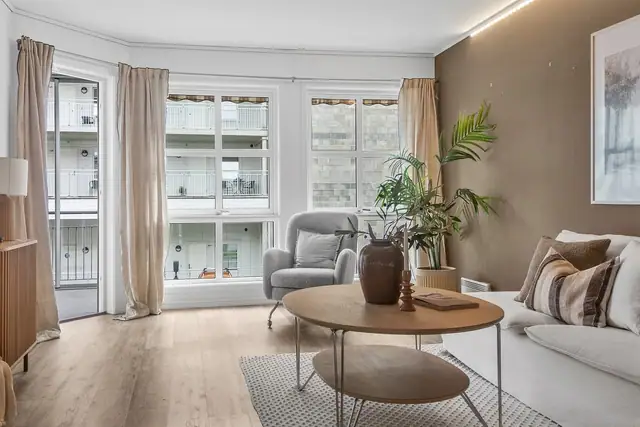 Flott 3-roms selveierleilighet med endebeliggenhet i 2. etasje. Innglasset balkong. Heis og parkeringskjeller med bod. — bilde 9