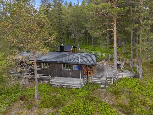 Sjermerende hytte med attraktiv beliggenhet like ved Høldervatnet. Utvidet & solrik veranda. — bilde 22