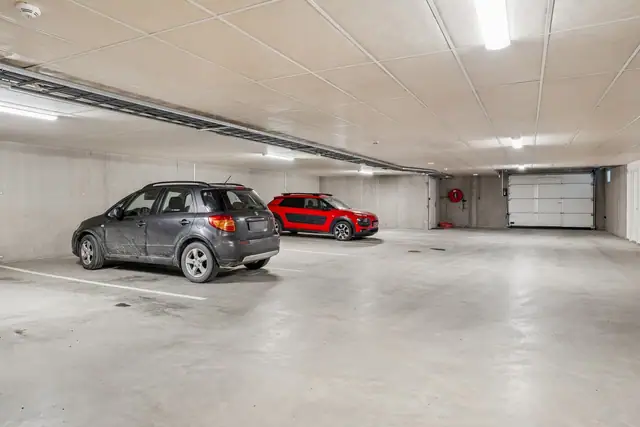 Fast plass i oppvarmet parkeringskjeller. Mulighet for individuell nedbetaling av andel fellesgjeld (IN-ordning).