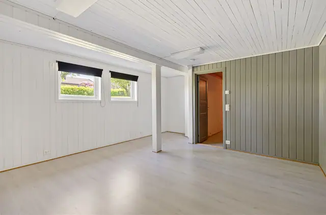 Hobbyrom i sokkeletasje, som tidligere er benyttet som en ekstra stue.