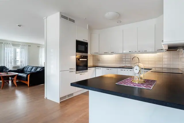 Lys, romslig & moderne 3-roms hjørneleilighet. Vestvendt veranda. Heis, parkering & sportsbod. Flott utsikt mot Sundet. — bilde 12