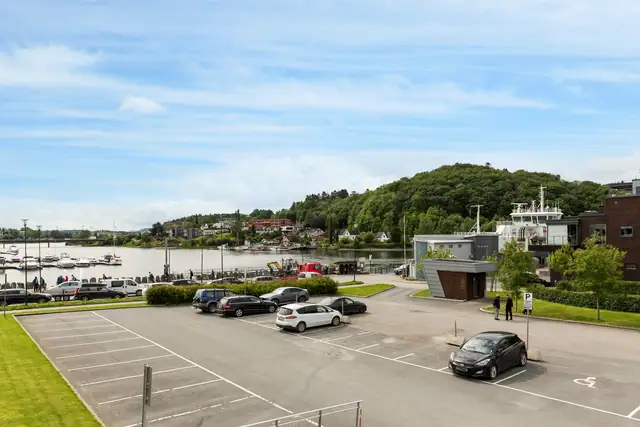 Lys, romslig & moderne 3-roms hjørneleilighet. Vestvendt veranda. Heis, parkering & sportsbod. Flott utsikt mot Sundet. — bilde 19