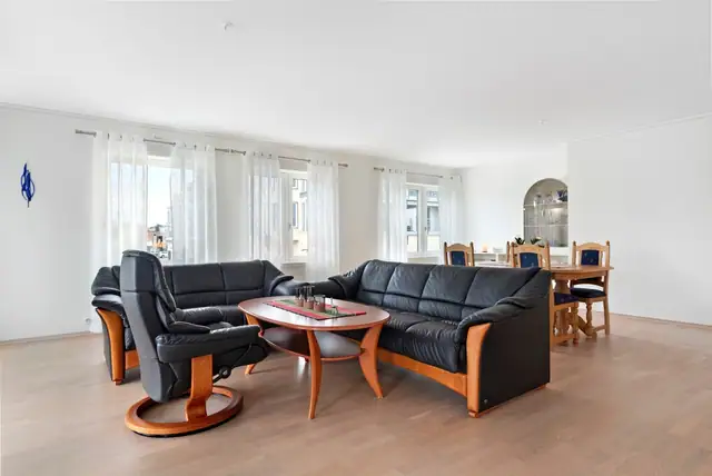 Lys, romslig & moderne 3-roms hjørneleilighet. Vestvendt veranda. Heis, parkering & sportsbod. Flott utsikt mot Sundet. — bilde 4