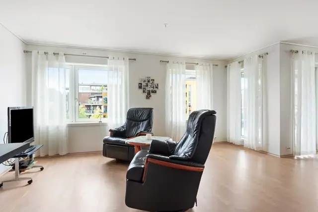 Lys, romslig & moderne 3-roms hjørneleilighet. Vestvendt veranda. Heis, parkering & sportsbod. Flott utsikt mot Sundet. — bilde 8