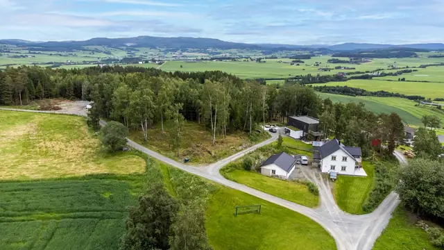 Selveier, boligtomt med solrik & landlig beliggenhet. 1292m². Enkel adkomst.