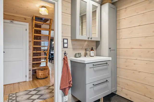 Well-kept & well-appointed leisure home in a good location. Parking by the cabin. Bathroom from 2023. 2 bedrooms + mezzanine. — image 17