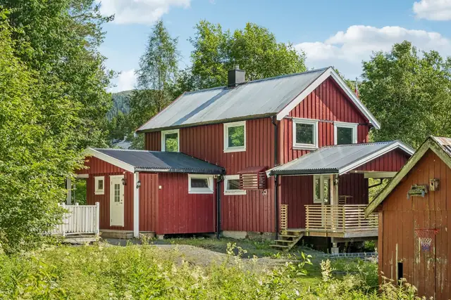 Charming detached house by the beautiful Skjækerfossen waterfall. Right next to fine areas for hunting, fishing and outdoor life. — image 3