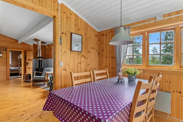 Delvis åpen løsning mot stue som gir meget godt med gjennomlys.