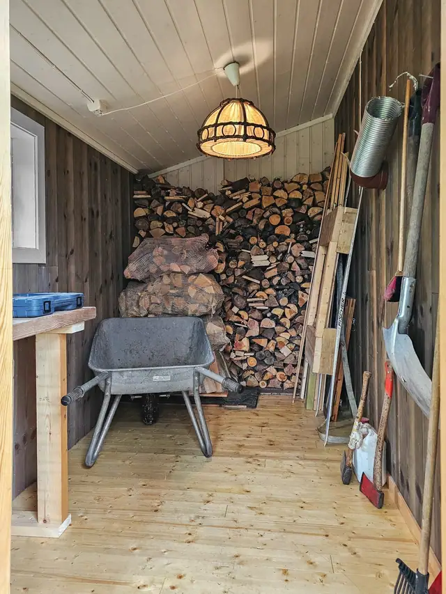 Godt med lagringsplass i bod. Denne er en del av påbygg.