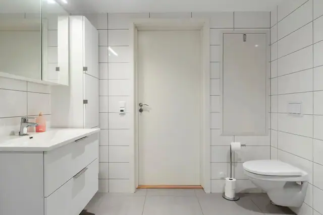 Modern & stylish 2-bedroom flat from 2021. Glazed, sunny balcony. Underground car park & lift. — image 13