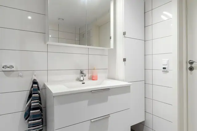 Modern & stylish 2-bedroom flat from 2021. Glazed, sunny balcony. Underground car park & lift. — image 14