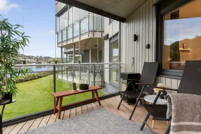 Modern & stylish 2-bedroom flat from 2021. Glazed, sunny balcony. Underground car park & lift. — image 20