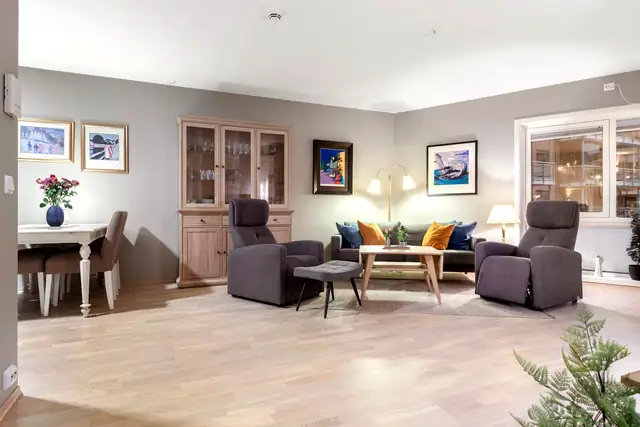 Modern & stylish 2-bedroom flat from 2021. Glazed, sunny balcony. Underground car park & lift. — image 6