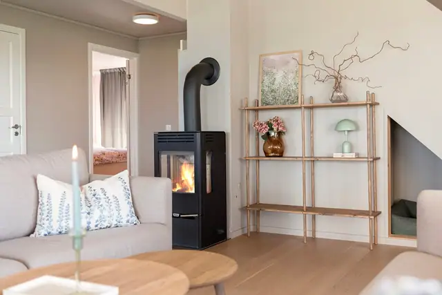 Moderne enebolig med attraktiv beliggenhet. 5 soverom, 2 stuer & 2 bad. Panoramautsikt & svært gode solforhold. Garasje — bilde 14
