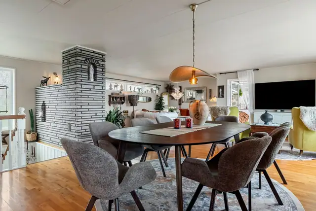 Attractive & spacious detached house. Double garage & garage. Several storerooms. 4 bedrooms, 1 study. — image 11