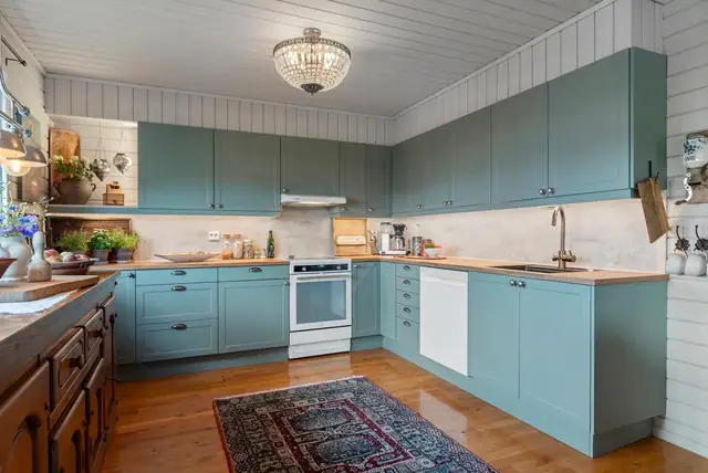 Attractive & spacious detached house. Double garage & garage. Several storerooms. 4 bedrooms, 1 study. — image 13