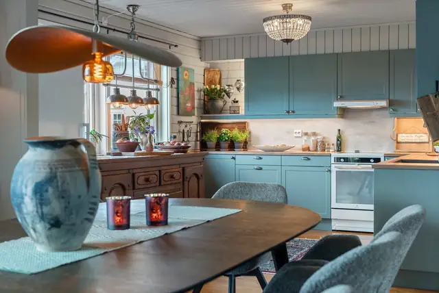 Attractive & spacious detached house. Double garage & garage. Several storerooms. 4 bedrooms, 1 study. — image 14