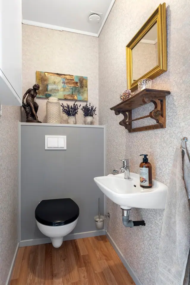 Attractive & spacious detached house. Double garage & garage. Several storerooms. 4 bedrooms, 1 study. — image 21