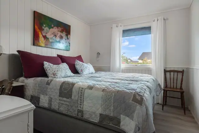 Soverommen er romslige og har plass for seng og evt garderobe.