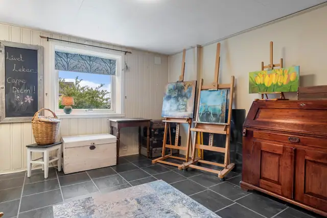 Attractive & spacious detached house. Double garage & garage. Several storerooms. 4 bedrooms, 1 study. — image 24