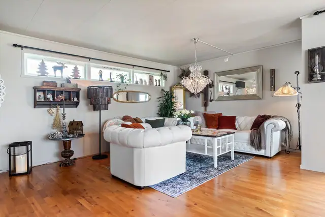 Attractive & spacious detached house. Double garage & garage. Several storerooms. 4 bedrooms, 1 study. — image 4