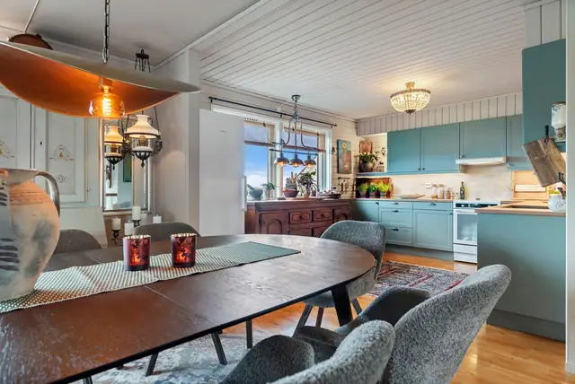 Attractive & spacious detached house. Double garage & garage. Several storerooms. 4 bedrooms, 1 study. — image 10