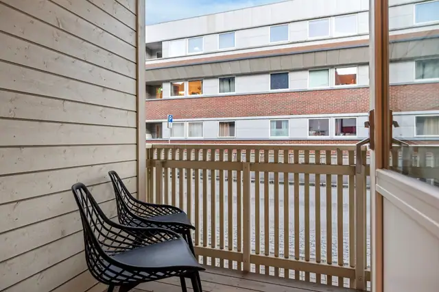 Fin liten balkong med utgang fra stue.