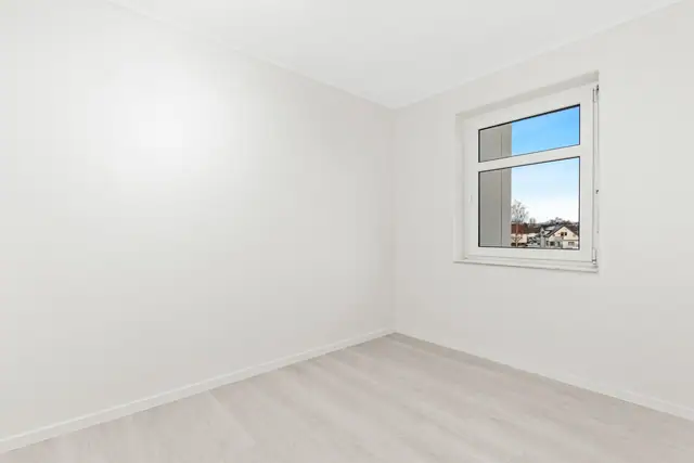 Stor 3-roms leilighet i 2.etg. m/heis. Garasje. Vaskerom. 2 bad. Innebod og utebod. Felles takterrasse. — bilde 21