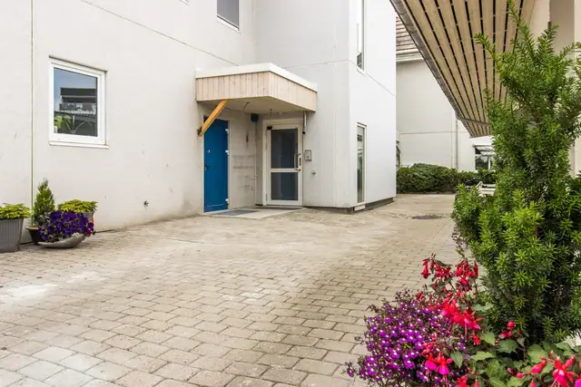 Stor 3-roms leilighet i 2.etg. m/heis. Garasje. Vaskerom. 2 bad. Innebod og utebod. Felles takterrasse. — bilde 22
