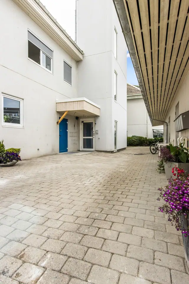 Stor 3-roms leilighet i 2.etg. m/heis. Garasje. Vaskerom. 2 bad. Innebod og utebod. Felles takterrasse. — bilde 24