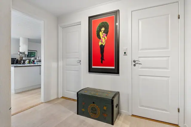 Innholdsrik planløsning med bl a eget vaskerom og 2 bad.