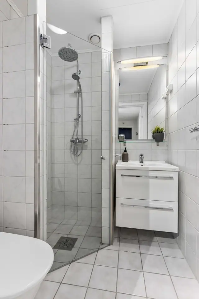 Stor 3-roms leilighet i 2.etg. m/heis. Garasje. Vaskerom. 2 bad. Innebod og utebod. Felles takterrasse. — bilde 7