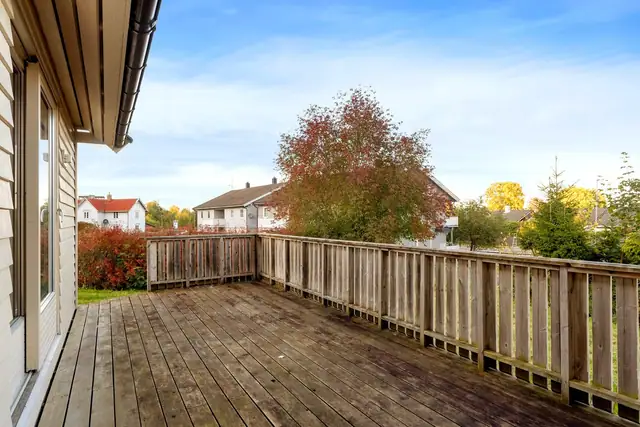 Stor og solrik uteplass.