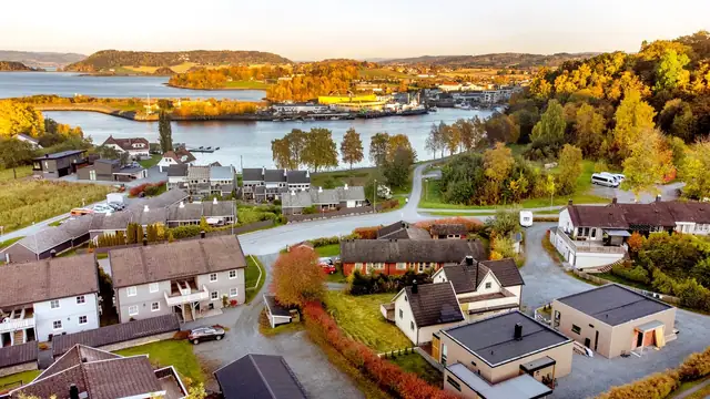 Kort vei til sjø og strand, samt sentrum mm.
