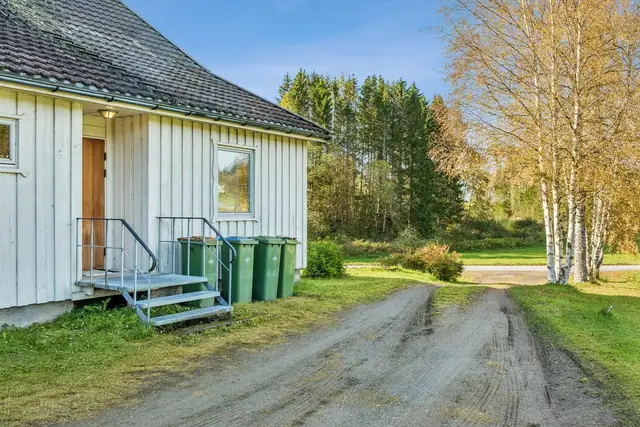 Rural & charming property on a large plot. House, garage/outbuilding and woodshed. In need of renovation. — image 16