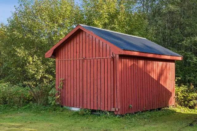 Vedskjul.