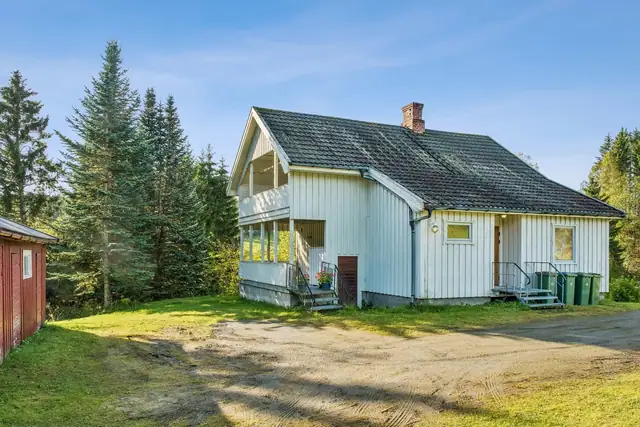 Eiet tomt på hele 1 745m² med stort potensiale.