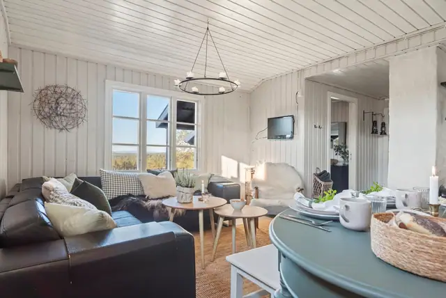 Solcelle som gir strøm til belysning og evt oppvarming.