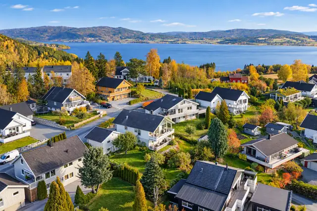 Nærhet til barnehage, natur, fritidsaktiviteter og Stiklestad Nasjonale Kultursenter. Samtidig er det kort vei til Verdal sentrum.