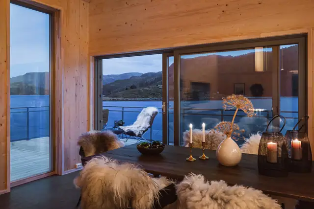 Lauvsnes - Kun 1 igjen! Fiske fra brygga? Unike rorbuer med idyllisk beliggenhet i sjøkanten. Flytebrygge like ved. — bilde 11