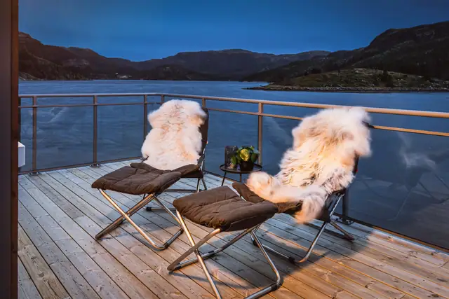 Lauvsnes - Kun 1 igjen! Fiske fra brygga? Unike rorbuer med idyllisk beliggenhet i sjøkanten. Flytebrygge like ved. — bilde 13