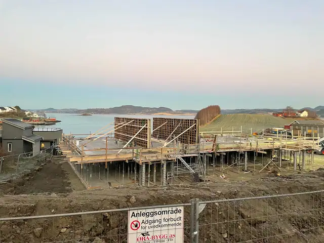 Kun 1 ledig! Bygging igangsatt. Nye leiligheter flott beliggende ved sjøen. Utsikt. Carport. El-billader