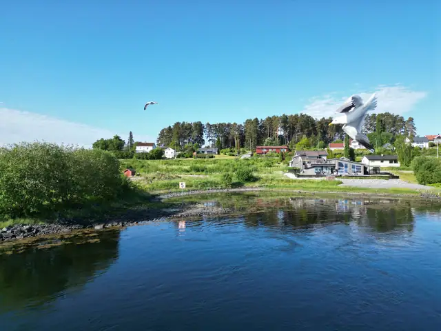 3 min gange til Sundsand og 5 min over brua til Straumen.