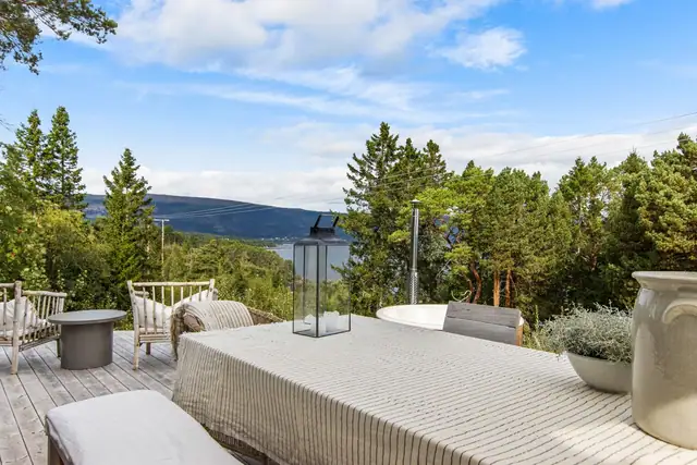 Fantastisk og usjenert beliggende med fjorden som nærmeste nabo